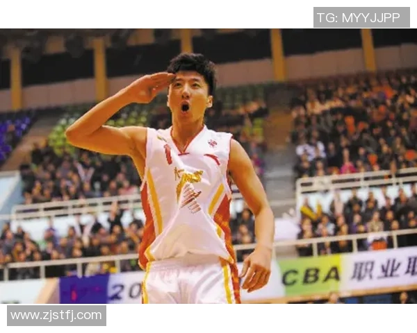 韩硕的成长历程与职业生涯分析：从青涩少年到篮球场上的闪耀明星